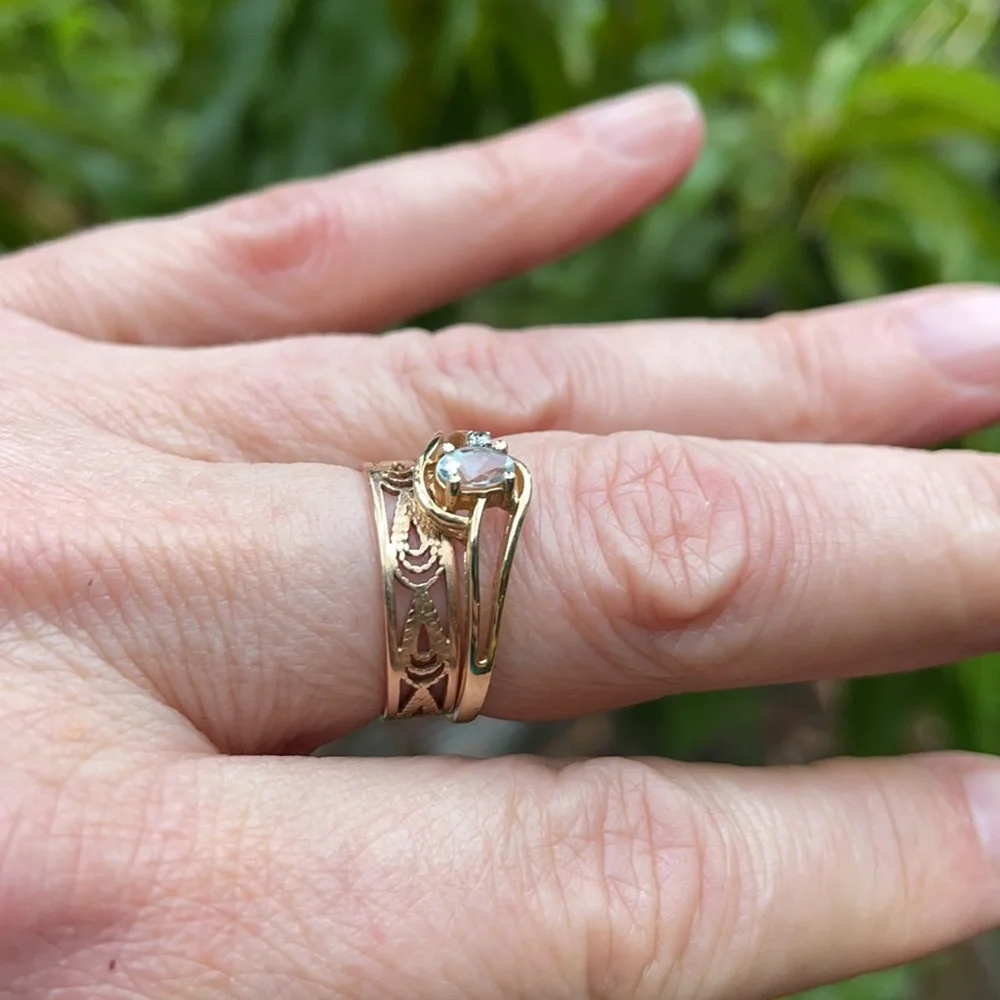 Vintage 10K gold ring with aquamarine and diamond